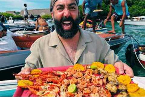 Fresh Lobster and Oysters Delivered to Your Boat While Island Hopping in Cartagena