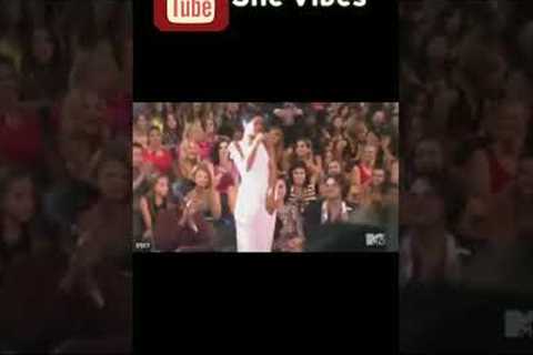 That moment when Rihanna gets the award❤️#rihanna#riri#tiktok#viral#award#wefoundloveinhoplessplace