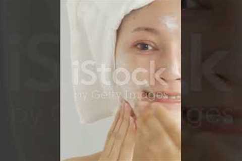 Say goodbye to pimples naturally! Try this quick DIY spot treatment with kitchen ingredients!