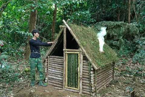 Building a Winter Survival Shelter in the Mountains with a Fireplace, Cooking. Bushcraft Camping