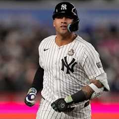 Gleyber Torres hits a 3-RUN HOMER to give the Yankees 10 RUNS in World Series Game 4!