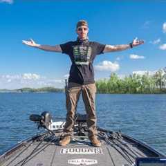 Bass Fishing a NEW LAKE | LOADED Fish & Clear Water!