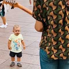 Kid Reacts to SpongeBob Song with Street Performer