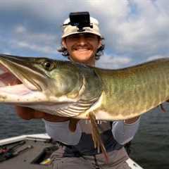 Fishing a Small Lake for AGGRESSIVE MUSKY!