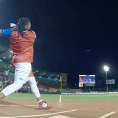 When a HR Derby champ gets a metal bat ...