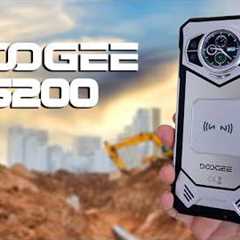 This Rugged Smartphone Has 2 Displays! Doogee S200 Review