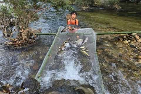 skills survival skills making fish traps, fish traps for sale boy khai makes stream fish traps