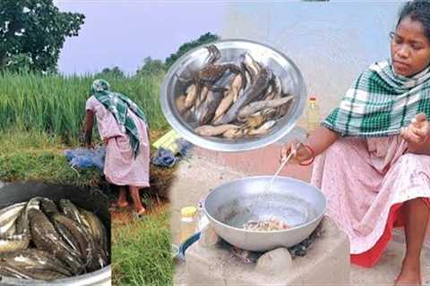Amazing Oil Fishing Technique With Survival skills // fishing and cooking by village girl