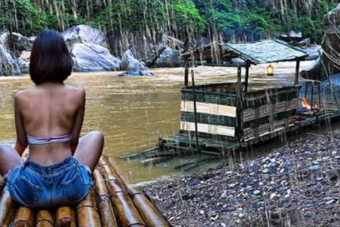 Build a Bamboo Survival Raft in the Heavy Rain, fish and spend the night - bushcraft