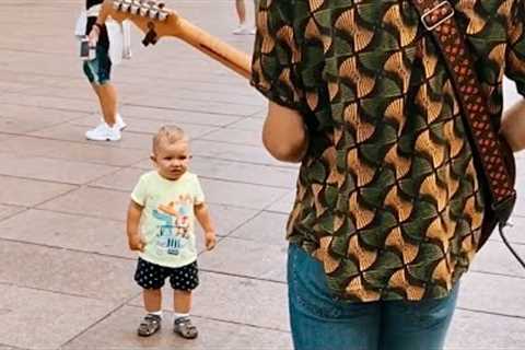 Kid Reacts to SpongeBob Song with Street Performer