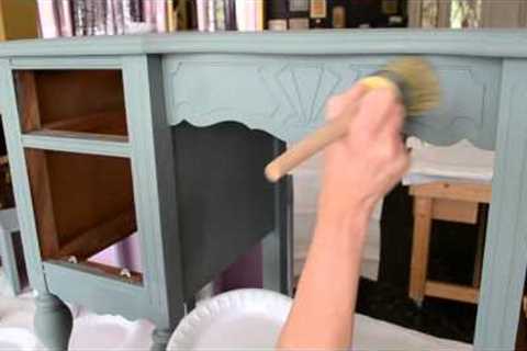 Antiquing a table using Jolie Paint or Chalk Paint®