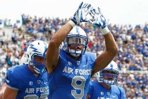 Air Force WR Jalen Robinette Throws TD Pass vs. Wyoming | CampusInsiders