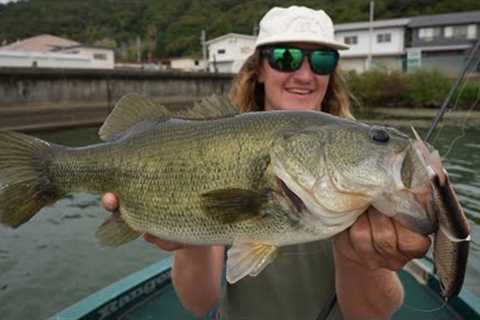 Shallow Water Bass Fishing In Japan At Lake Biwa!