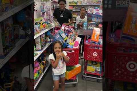 Dad takes Londyn shopping for toys #shorts