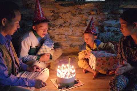 The joy of two orphan brothers when receiving birthday gifts on Christmas day. Ly Tieu Quy