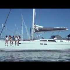 Island hopping on a Sailing Yacht | incrediblue.com