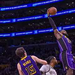 LeBron and Reaves CONNECT for a RIDICULOUS Alley-Oop Dunk 🔥