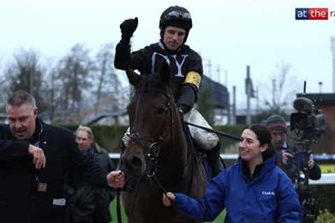 An AMAZING performance from THE NEW LION in the Coral Challow Novices' Hurdle!