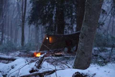Sleeping Outside and Heavy Snowfall - Winter Survival Shelter in -15°C, Meat on a Wooden Grill