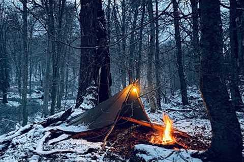 Survival Challenge in Heavy Snowstorm: Building a Shelter and Bed at -19°C