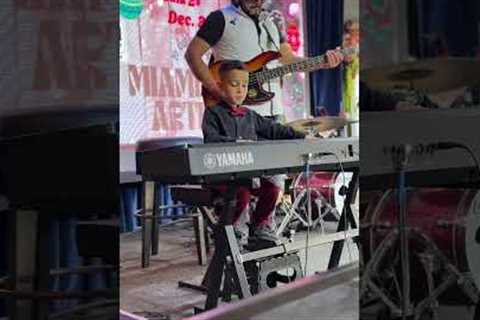 6 Year Old Prodigy Shocks Crowd with Blue by Eiffel 65 on Piano 👽 🎹 | Jelijah Diaz