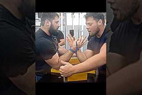 😱Laletin puts it in its place #trending#armwrestling#eastvswest#sports#shorts