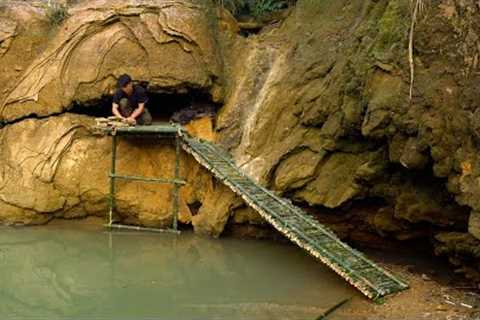 Build bamboo houses in caves, catch crabs to survive and sleep through the night,Alone in the forest
