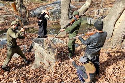 Surprising the wild cave dweller and falling into the trap of the police
