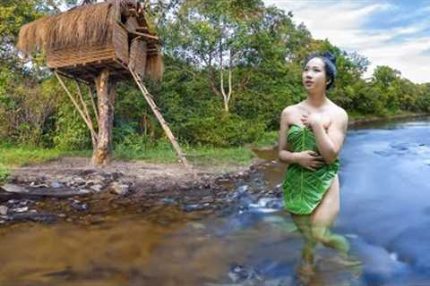 Young Girl Makes Shelter in the Forest, Away from Society and Survival in the Forest of Young Girl