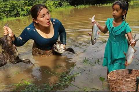 Catching duck and fish for survival- Grilled duck with chili sauce- Cooking fish soup +5food recipe