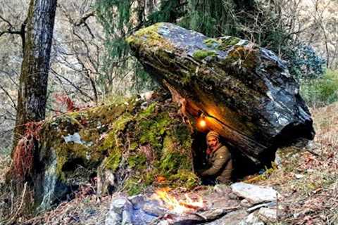 I Built A Survival Shelter Among the Rocks , Winter Bushcraft Camping in the woods