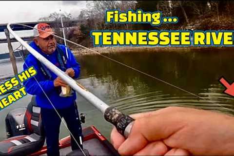 CATCHING FISH fishing THE TENNESSEE RIVER on WHEELER LAKE !!