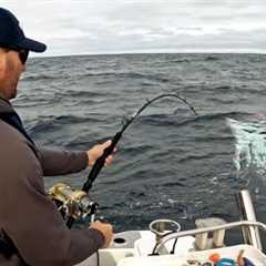 Fishing for GIANT Bluefin Tuna - Barrels of Portland !!