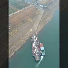 Drone aerial photography, original video of Yangtze River ferry queuing across the river, water bus