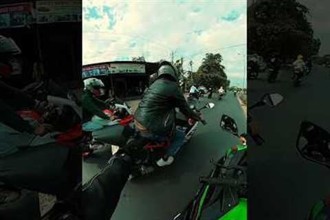 Funny videos❤️#trending#shortvideo#shorts#shortsfeed#youtube#bike#youtubeshorts#funny#video#crash