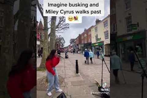 Imagine miley walks past 🥺❤️#shorts #mileycyrus #singing #busking #singer