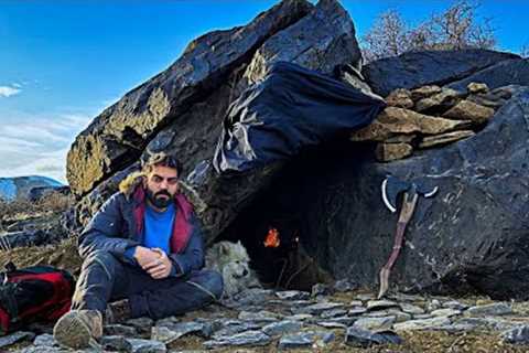 Survival Skills Building a Safe and Warm Shelter in the Mountains solo