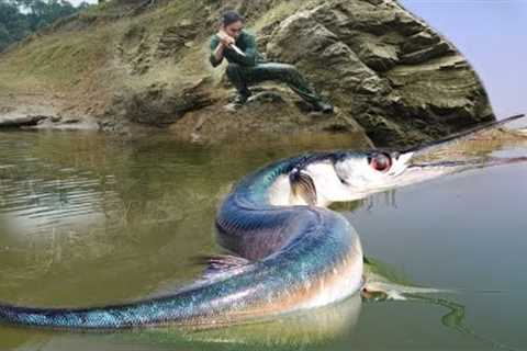 Stream fishing skills, bamboo rat digging, bamboo rat smoking process, ALONE SURVIVAL