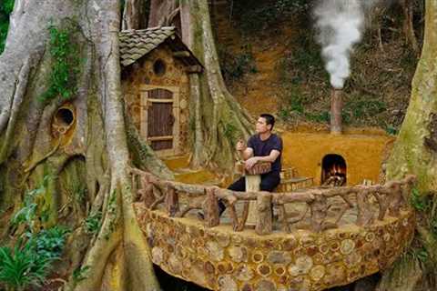 I Spent 28 Days Building a Bushcraft Survival Home Inside a Giant Tree
