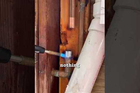 Copper pipe repair #diyplumbing #plumbing101 #renovation #leak #piperepair