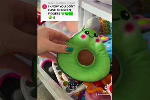I BET YOU DON’T HAVE 80 ALL GREEN FIDGETS CHALLENGE 🥝🥬👒🍏🫑🥦🐢🌿💚🍀🐸 #shorts