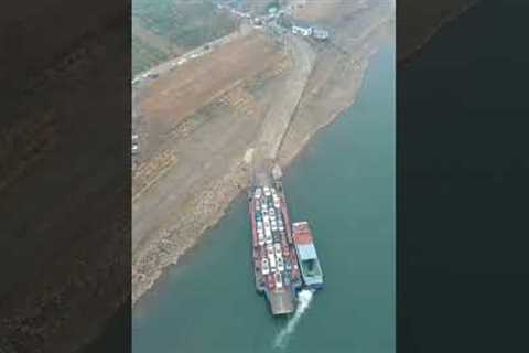 Drone aerial photography, original video of Yangtze River ferry queuing across the river, water bus