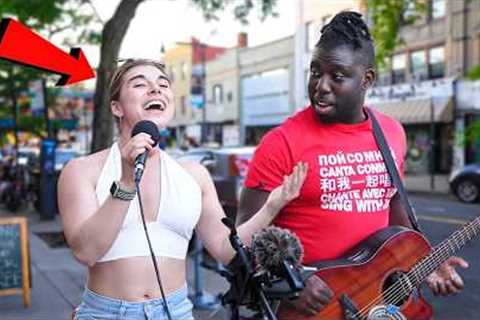 Crowd Falls In Love When Personal Trainer Sings In Public