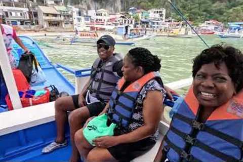 ADVENTURE - My First Time Island Hopping in Palawan - Getting on the Boat