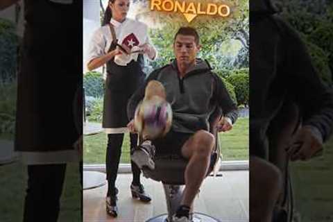 Ronaldo reacts to juggling the ball🥶