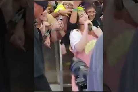 billie eilish got stuck || celebrities fails || #shorts #billeeilish #fails