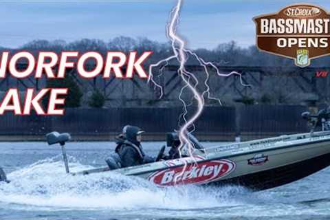 Trying to WIN in a LIGHTNING STORM! (Norfork Lake Bassmaster Open)