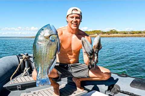 Catching SQUID &amp; Fish SOLO 2 Days Boat Camping