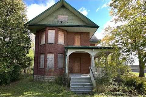Terrifying ABANDONED century old farmhouse left forgotten for decades.