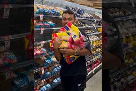 BUYING PEOPLE SHOPPING #groceries #payitforward #shoppingspree
